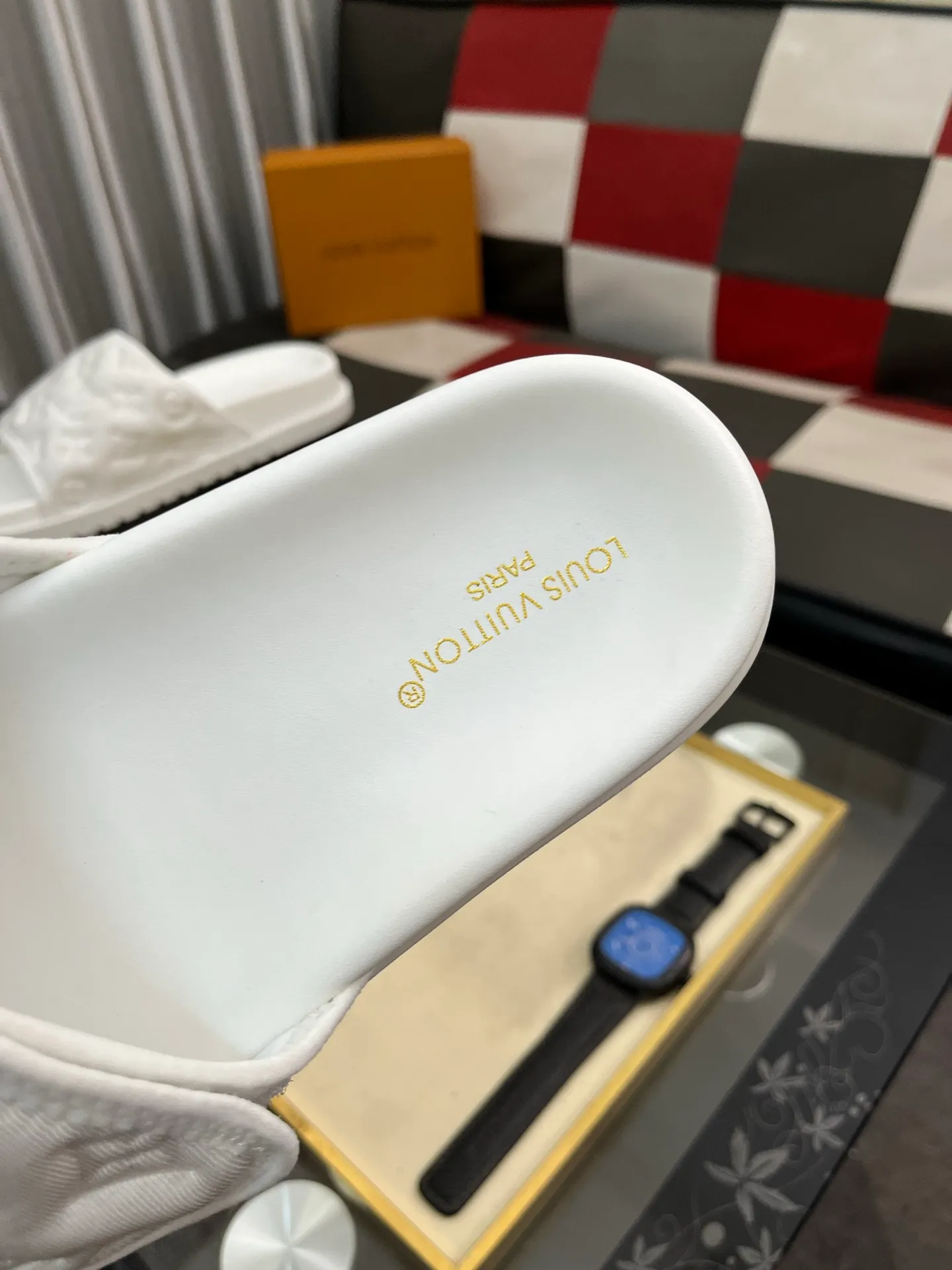 Men's men's shoes💰320⌚️⌚️[Louis Vuitton LV slippers] (high-end cowhide) counter 1:1 fashion style summer must-have! The designer used LV’s iconic outsole. The original simple slippers instantly become fashionable! The upper is made of flexible special cowhide leather straps alternately, and the workmanship is exquisite! A must-have for stylish men in summer, size 38-44